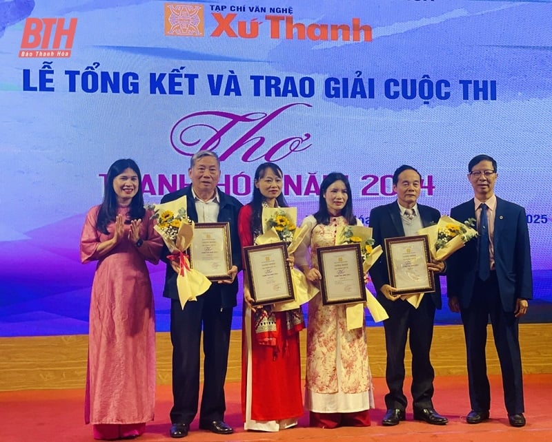 Tổng kết và trao giải Cuộc thi thơ Thanh Hóa năm 2024 và phát động Cuộc thi truyện ngắn hay năm 2025 trên Tạp chí Văn nghệ xứ Thanh