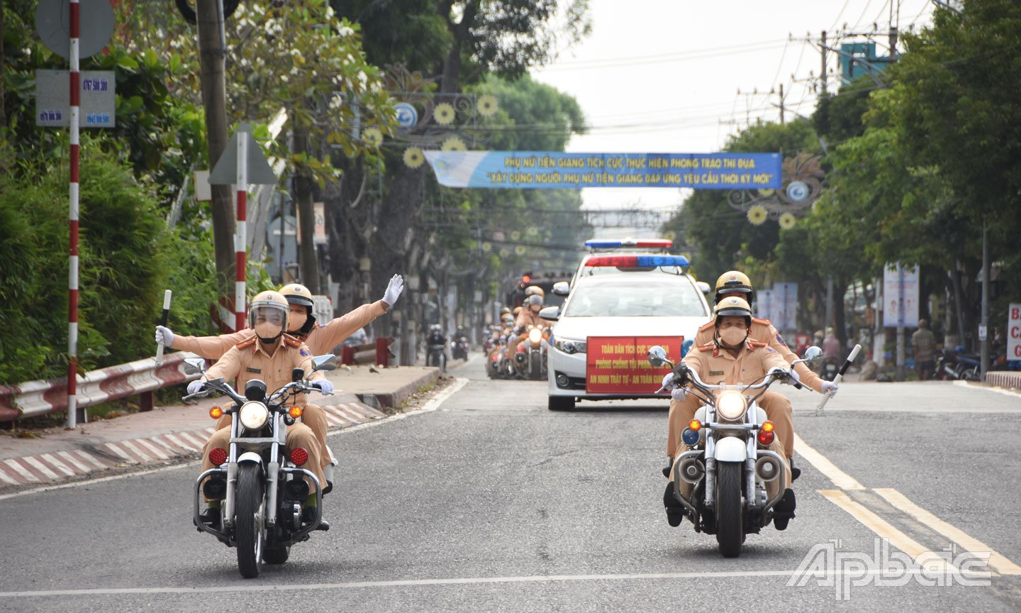 Công an Tiền Giang ra quân tấn công trấn áp tội phạm. Ảnh: Trọng Tín