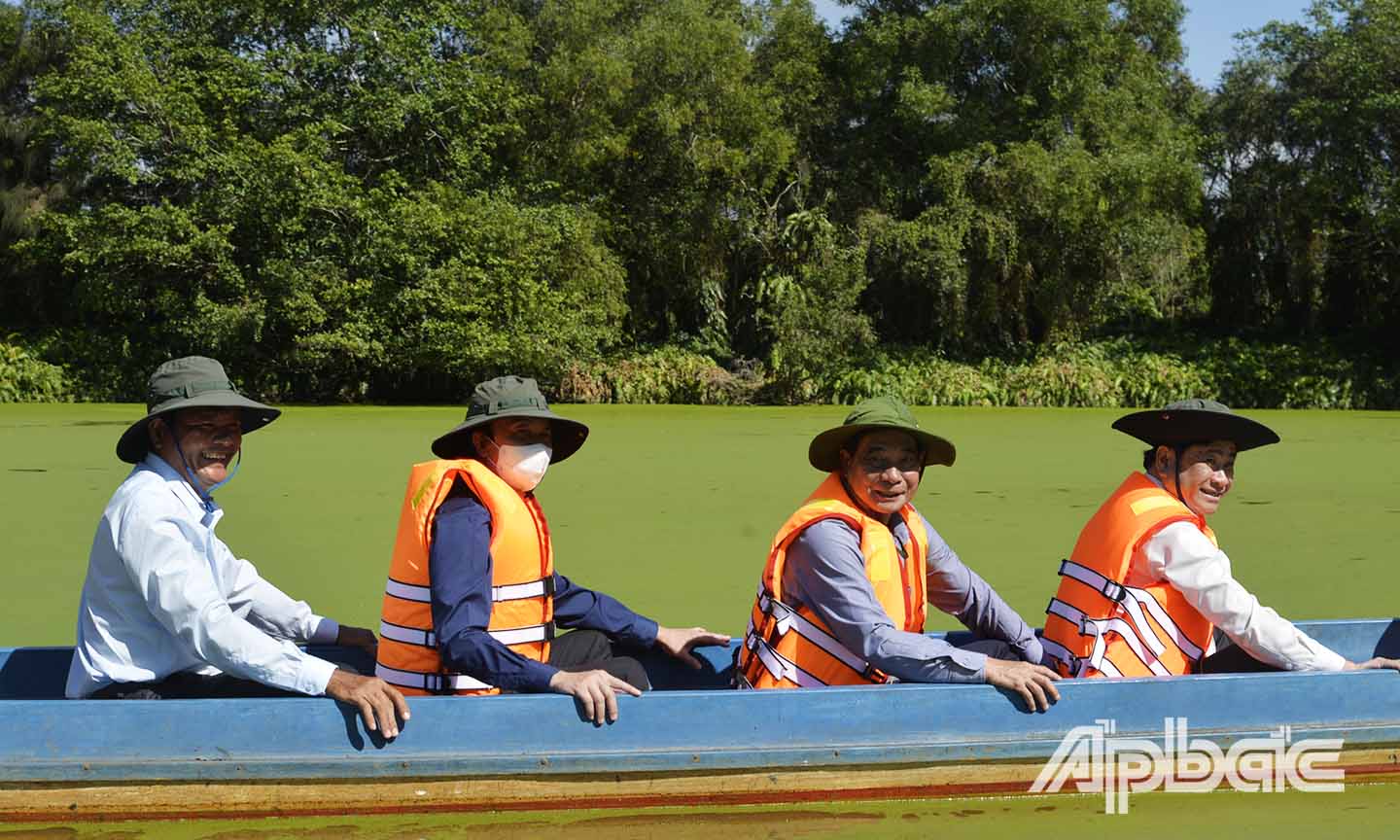 Đoàn khảo sát khu vực vùng lõi khu bảo tồn.