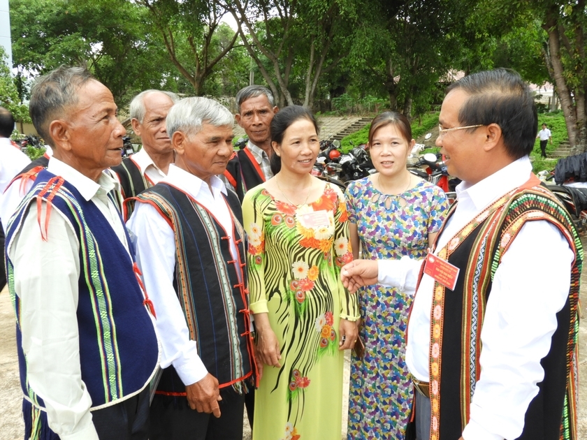 Huyện Đức Cơ quan tâm xây dựng đội ngũ cán bộ trong hệ thống chính trị cơ sở. Ảnh: baogialai.com.vn