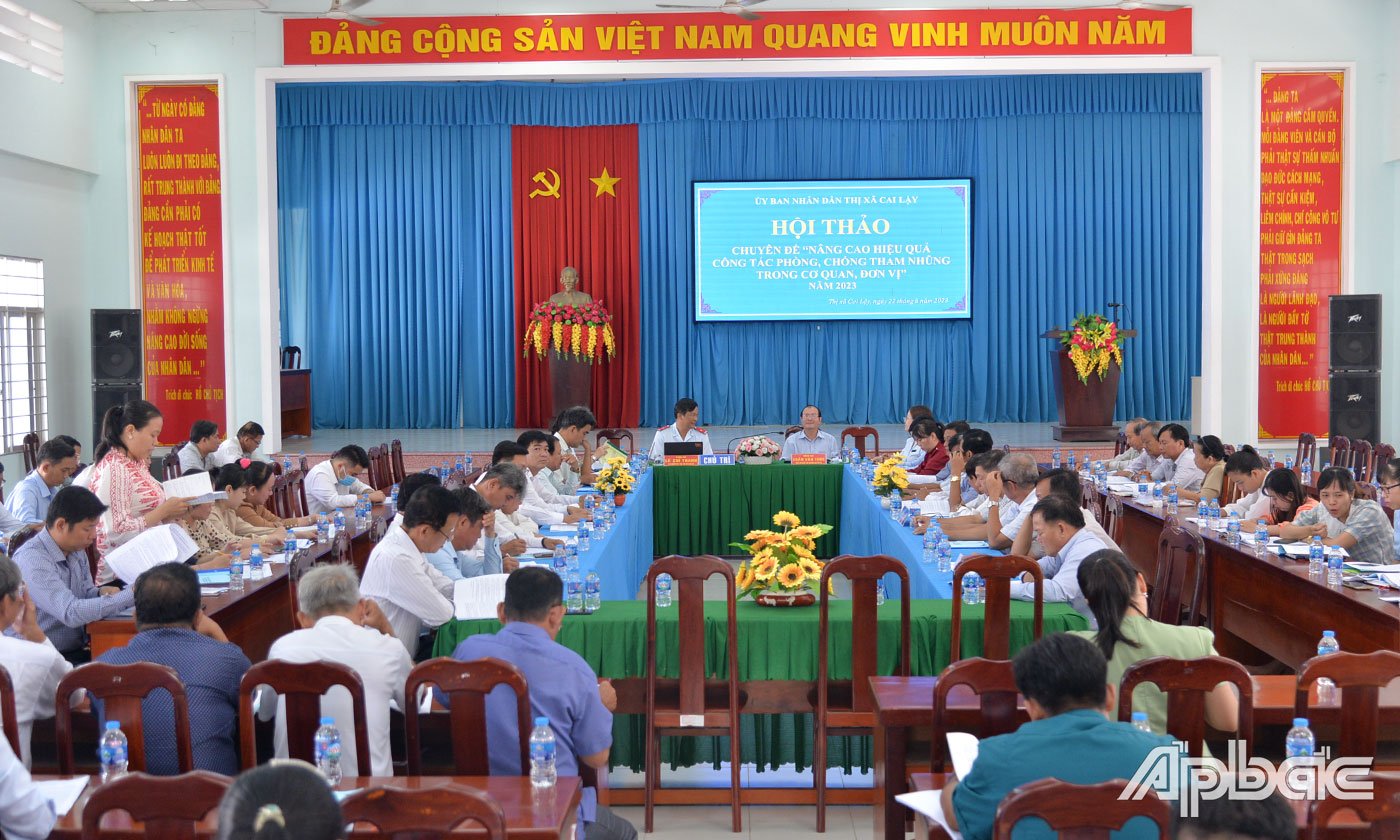 Quang cảnh buổi hội thảo.