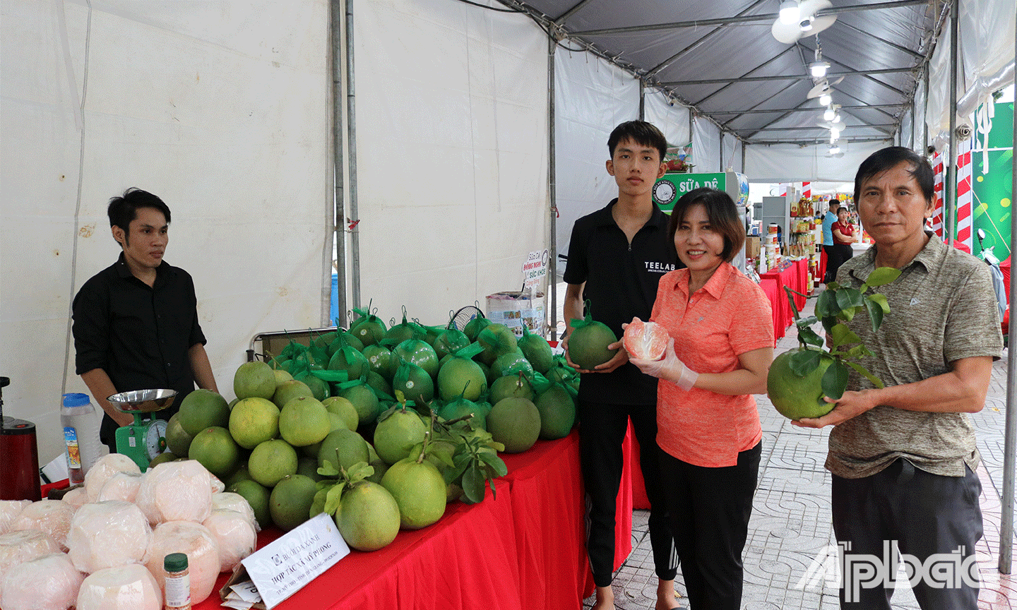 Mong muốn qua Phiên chợ, người dân đến tham quan, thưởng thức đặc sản vùng miền của tỉnh,  góp phần tuyên truyền quảng bá cho sản phẩm của mình.