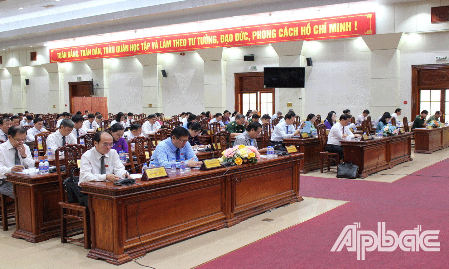 Quang cảnh kỳ họp. 