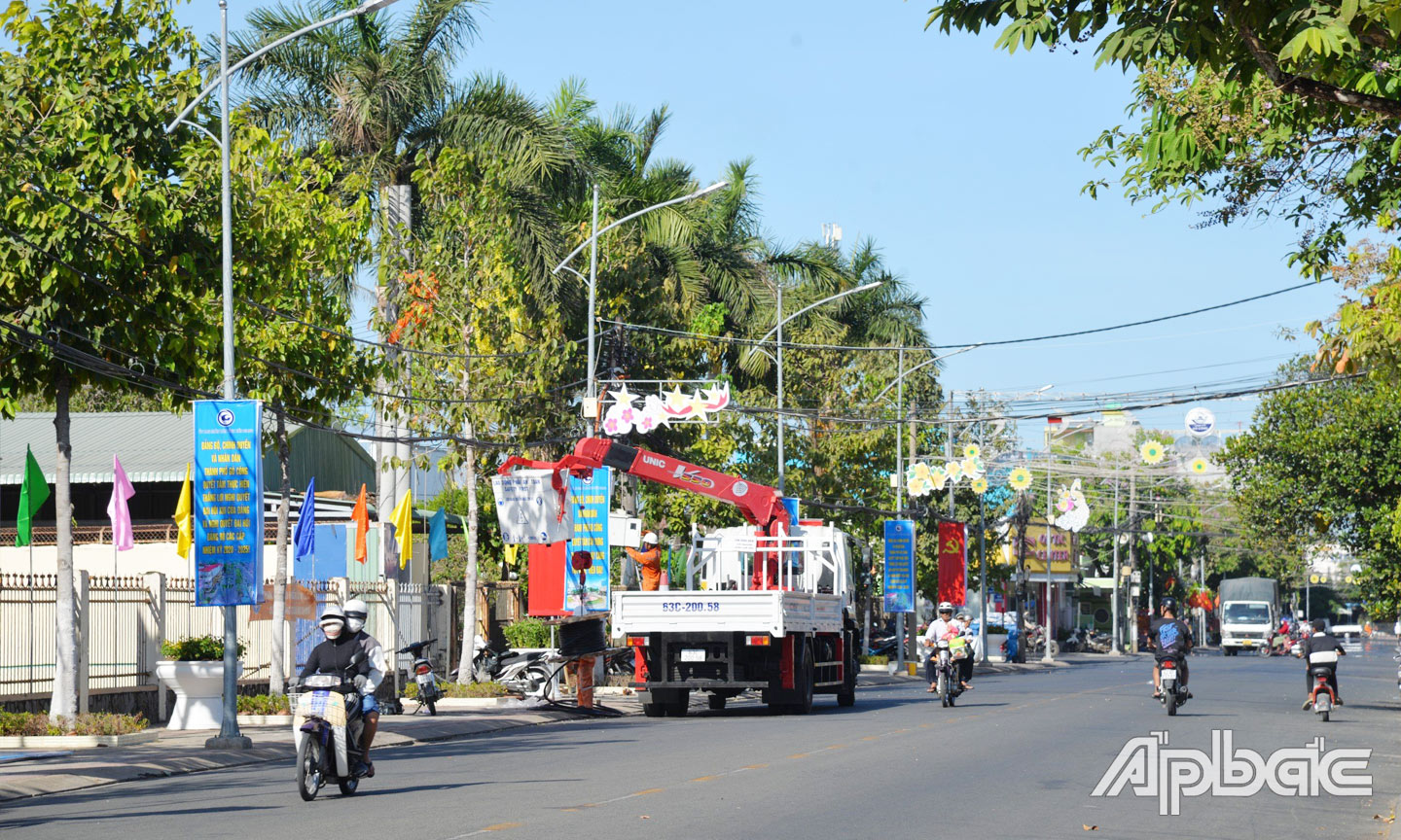 Chỉnh trang đường phố chào đón TP. Gò Công.