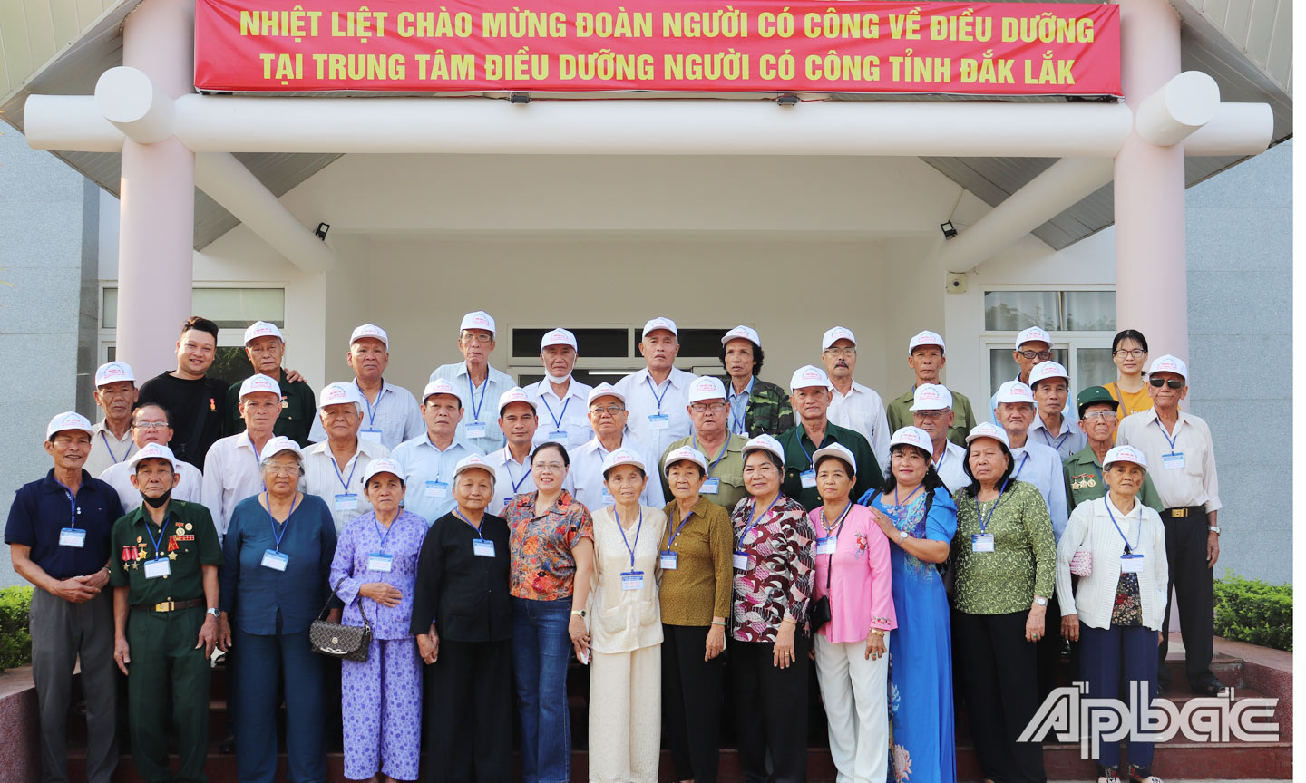 Hàng năm phòng lao động, thương binh và xã hội đều tổ chức cho gia đình chính sách, NCC tham quan du lịch các di tích lịch sử.