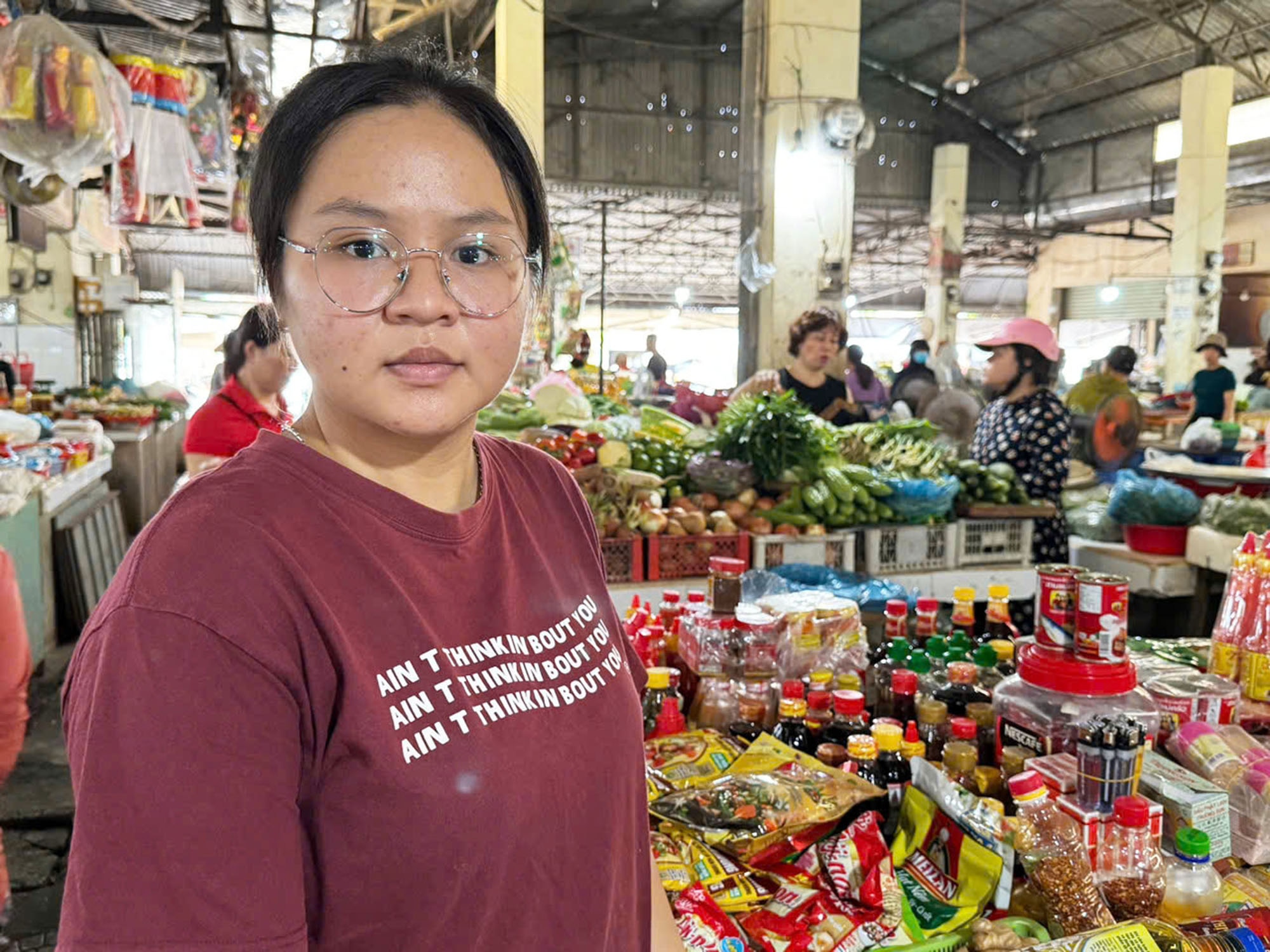 Ba mẹ mất sớm, sống trong yêu thương của bà, Ngọc Nữ vào đại học - Ảnh 2.