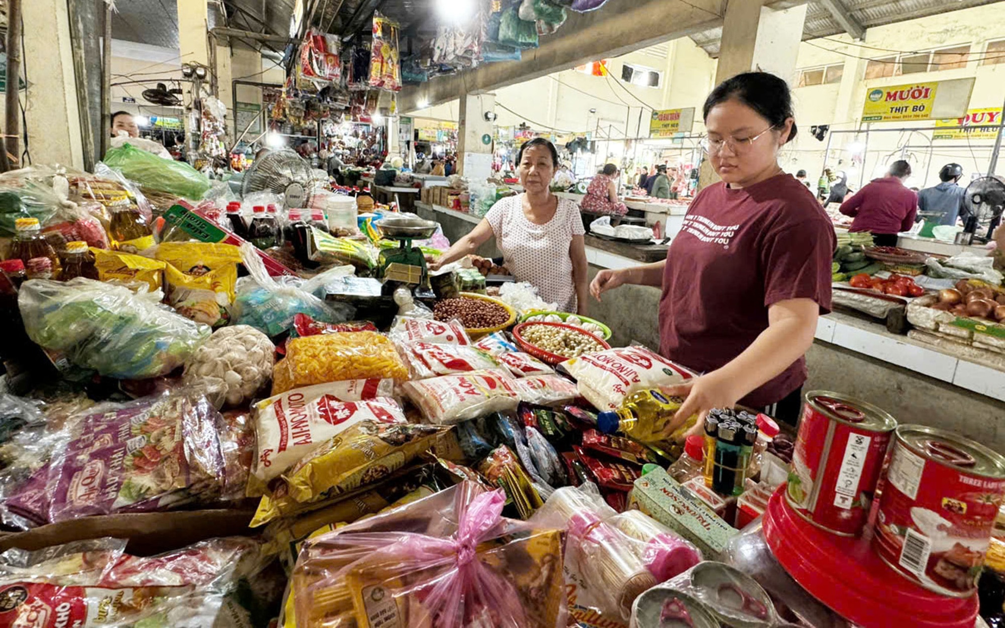 Ba mẹ mất sớm, sống trong yêu thương của bà, Ngọc Nữ vào đại học - Ảnh 1.