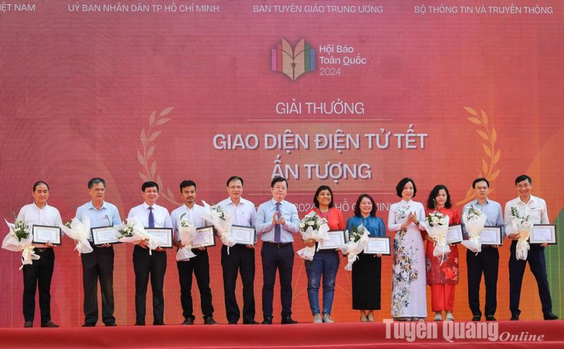 Tuyen Quang Newspaper won the award for Impressive Electronic Interface...