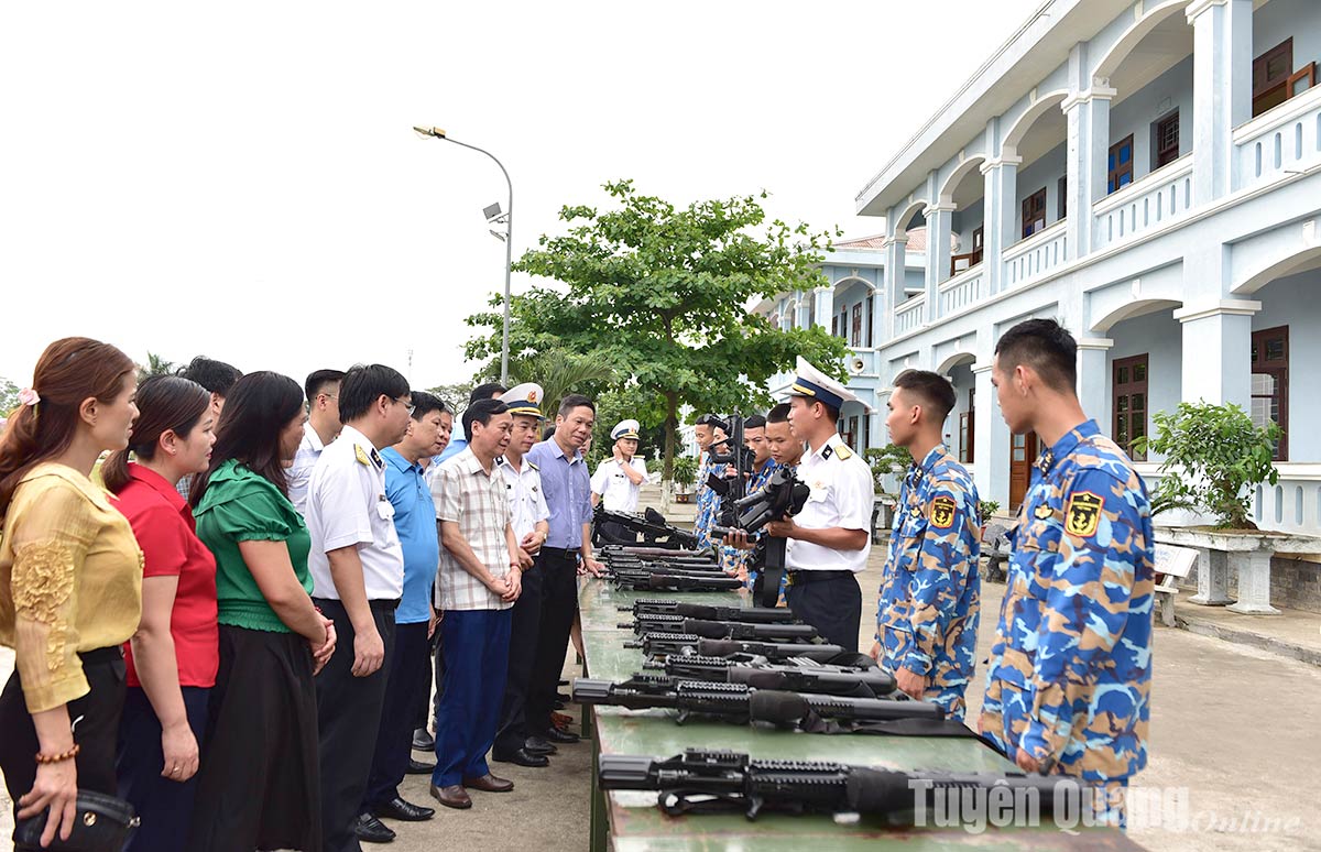 Đoàn công tác Ban Dân vận Tỉnh uỷ thăm, làm việc tại Lữ đoàn 147