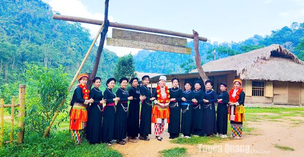 Na Hang trains tourism human resources in Ban Bung