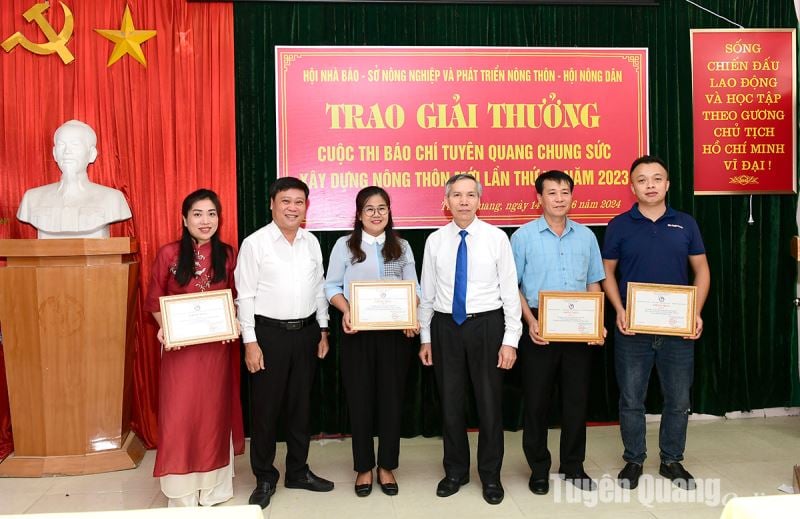 57 tác phẩm được trao giải Cuộc thi báo chí Tuyên Quang chung sức xây dựng nông thôn mới lần thứ XII