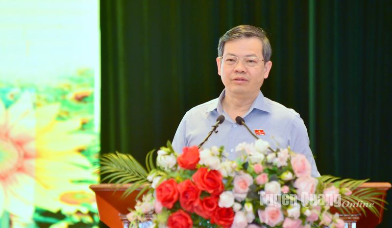 El presidente del Comité Popular Provincial, Nguyen Van Son, se reunió con los votantes de la ciudad de Tuyen Quang