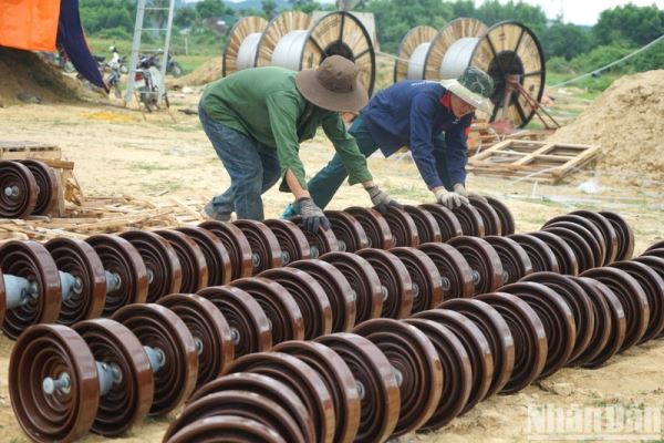 Thủ tướng Chính phủ biểu dương các đơn vị, địa phương tích cực thi công Đường dây 500kV mạch 3 Quảng Trạch - Phố Nối