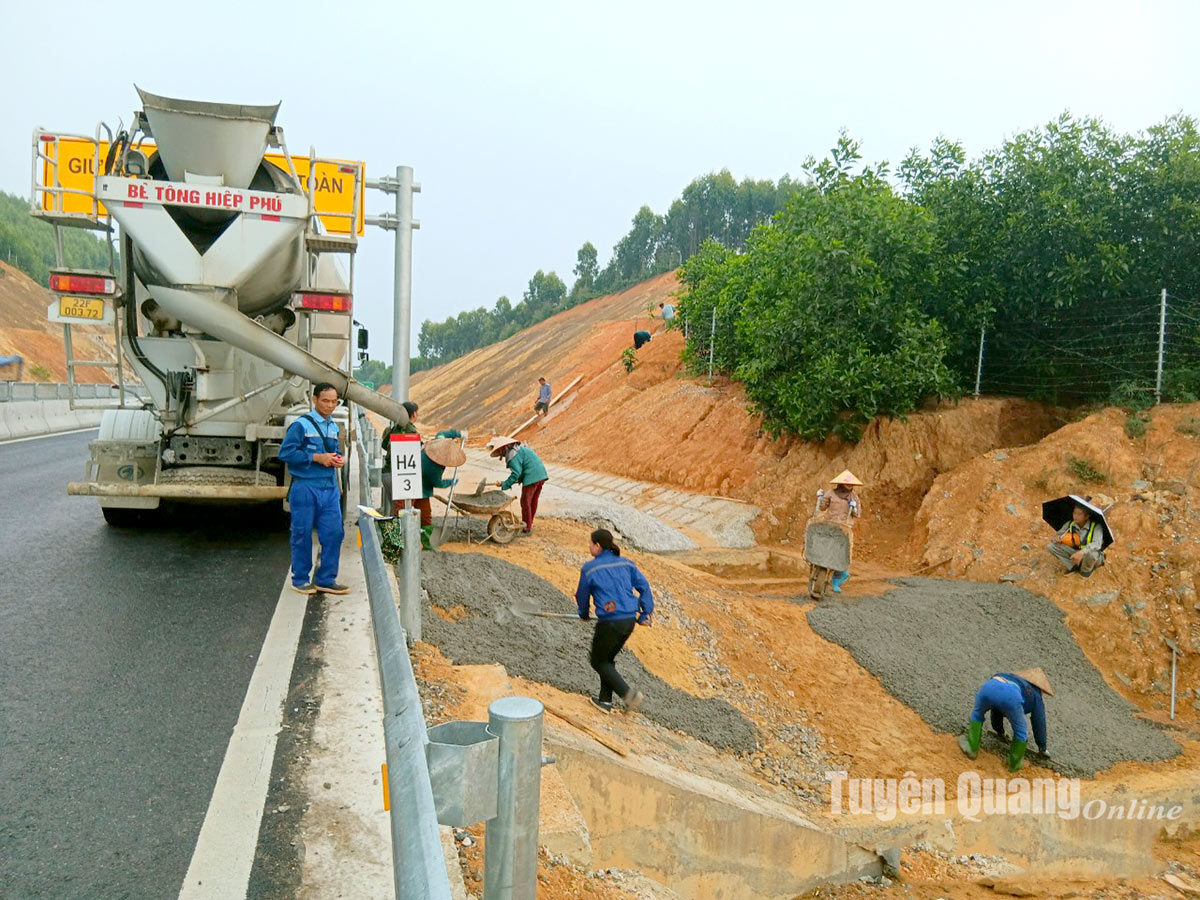 Khẩn trương khắc phục ảnh hưởng do mưa bão tại một số vị trí của cao tốc Tuyên Quang - Phú Thọ