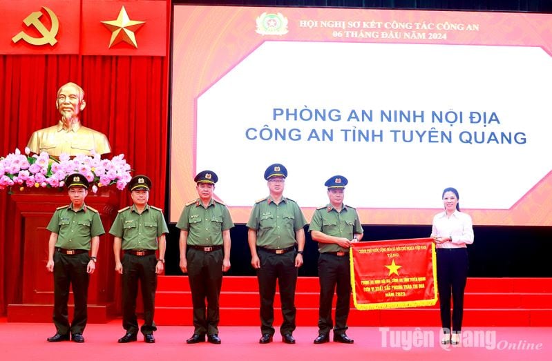 Decidido a construir una Policía de Tuyen Quang verdaderamente limpia, fuerte, disciplinada, de élite y moderna.