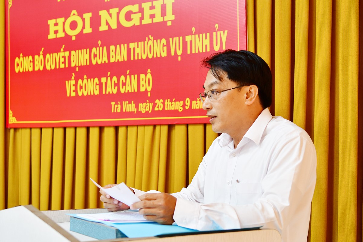 Đồng chí Phan Văn Đan công bố quyết định về việc bổ nhiệm chức danh Tổng Biên tập Báo Trà Vinh đối với đồng chí Trần Văn Phương