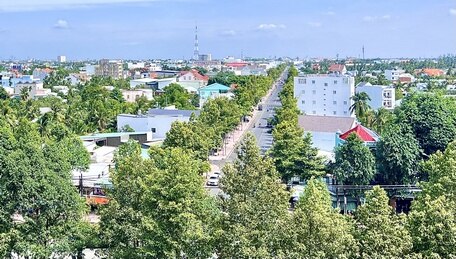 Hạ tầng được đầu tư, đô thị ngày càng khang trang, hiện đại.