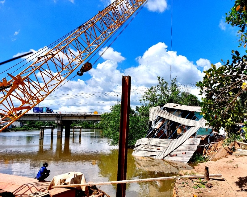 Sạt lở bờ sông xảy ra ngày càng nhiều, mức độ sạt lở ngày càng nghiêm trọng.