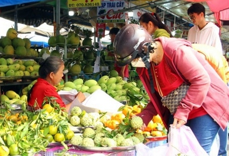 Hạ tầng thương mại, thương mại điện tử từng bước phát triển. Ảnh: KHÁNH DUY