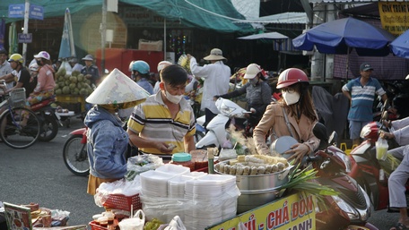 Các hộ kinh doanh cần tuân thủ theo đúng tiêu chuẩn về an toàn vệ sinh thực phẩm để bảo vệ sức khỏe cho người tiêu dùng.