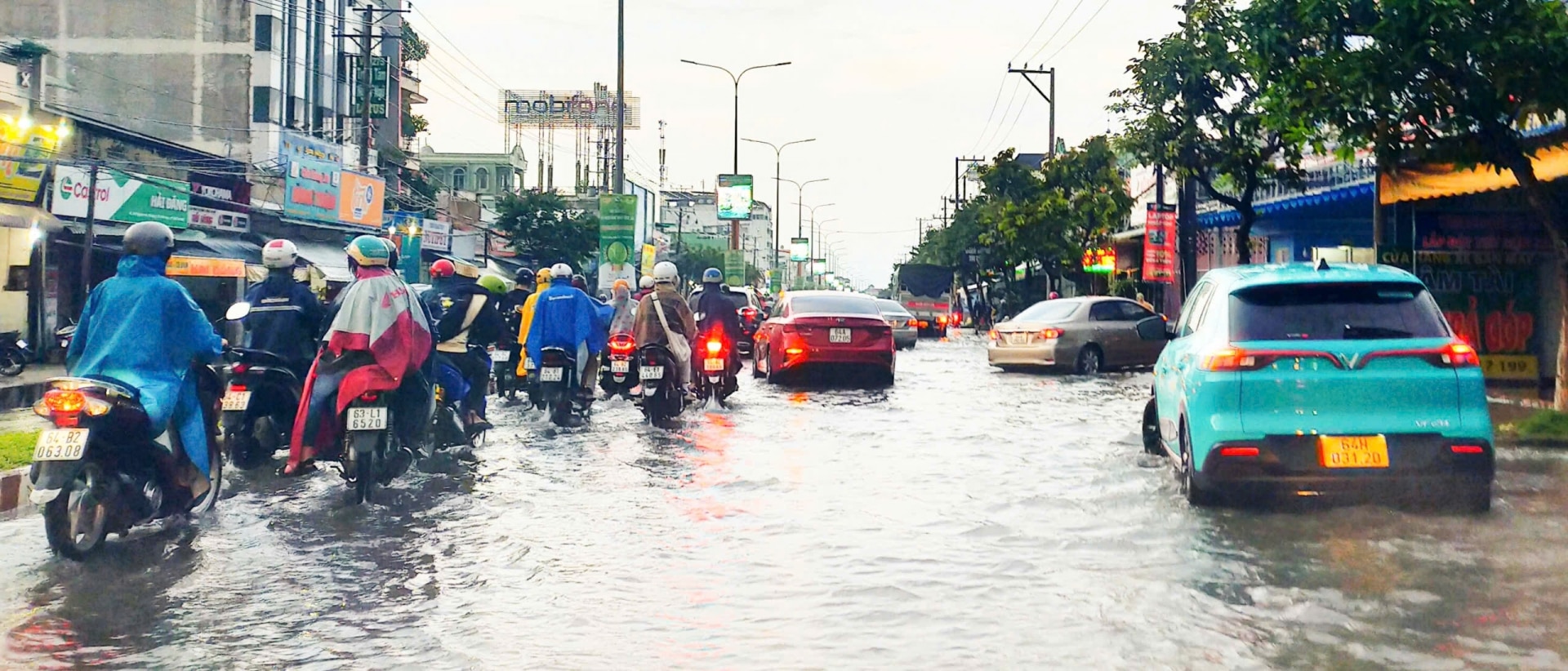 Hàng loạt khu vực Vĩnh Long ngập đợt triều cường giữa tháng 10 vừa qua.