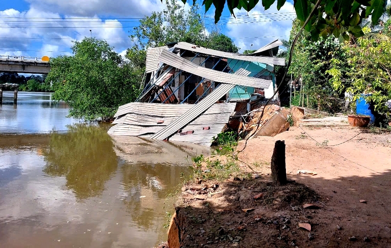 Thời gian qua, các địa phương tăng cường thông tin, cảnh báo sớm về mưa lớn, sạt lở.