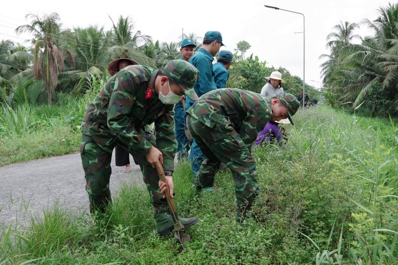 Ngoài các mặt công tác được giao, lực lượng vũ trang còn tham gia tích cực trong các hoạt động xã hội, xây dựng NTM.