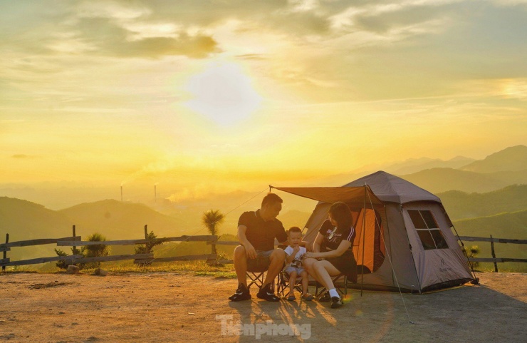 Săn mây trên đỉnh Phượng Hoàng - toạ độ 'check in sống ảo' mới cực đẹp ở Quảng Ninh - 7