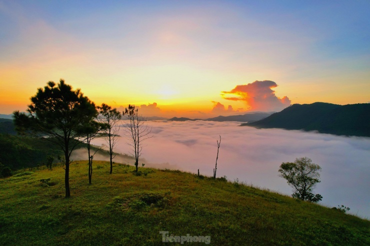 Săn mây trên đỉnh Phượng Hoàng - toạ độ 'check in sống ảo' mới cực đẹp ở Quảng Ninh - 2