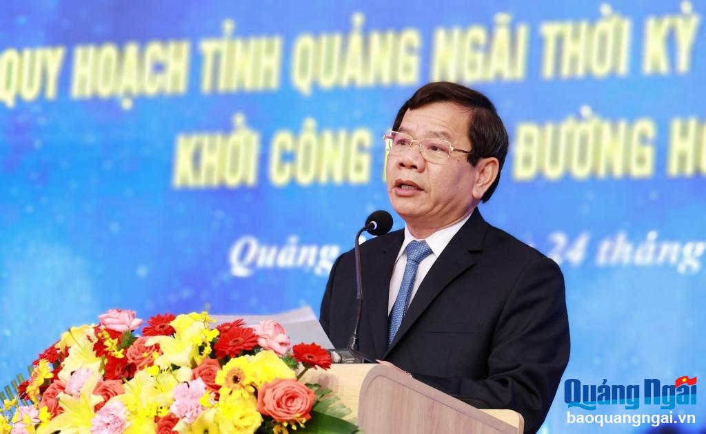 Chairman of the Provincial People's Committee Dang Van Minh delivered the opening speech at the ceremony.