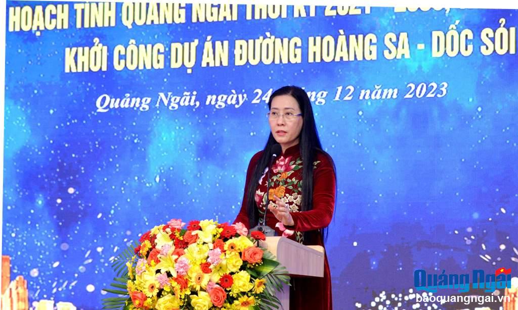 Member of the Party Central Committee, Secretary of the Provincial Party Committee, Chairwoman of the Provincial People's Council Bui Thi Quynh Van spoke at the ceremony.