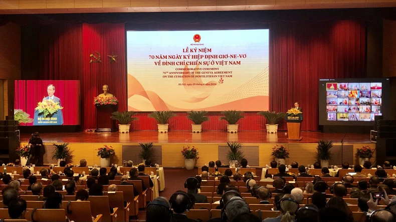 Commémorant solennellement le 70e anniversaire de la signature de l'accord de Genève sur la cessation des hostilités au Vietnam photo 2