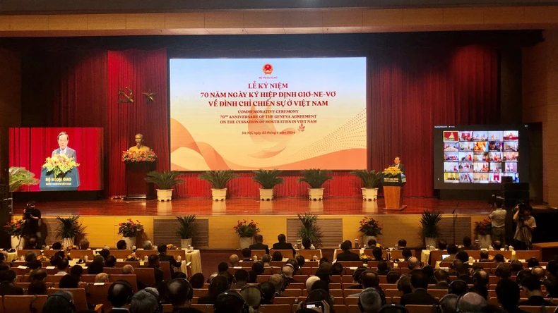 Commémorant solennellement le 70e anniversaire de la signature de l'accord de Genève sur la cessation des hostilités au Vietnam photo 1