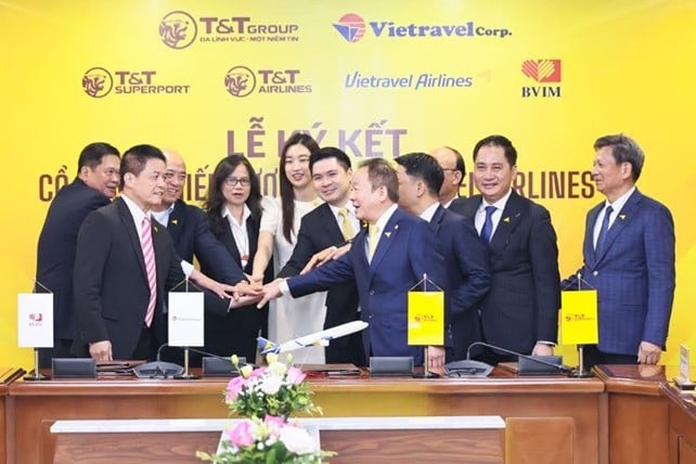 Các cổ đông chiến lược thể hiện quyết tâm đưa Vietravel Airlines bay lên.