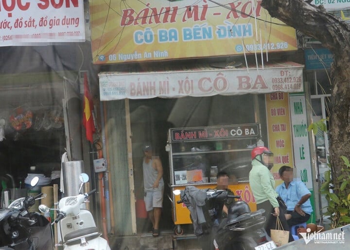 Tiệm bánh mì, xôi Cô Ba Bến Đình - nơi xảy ra vụ việc hơn 300 người ngộ độc thực phẩm sau khi sử dụng. (Ảnh: Quang Hưng)