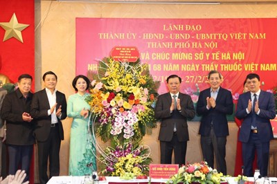 Leaders Of Hanoi City Visit And Congratulate Medical Units - Vietnam.vn