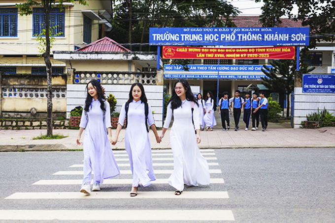 Công tác giáo dục tại huyện vùng cao Khánh Sơn  đã được quan tâm (ảnh do địa phương cung cấp).