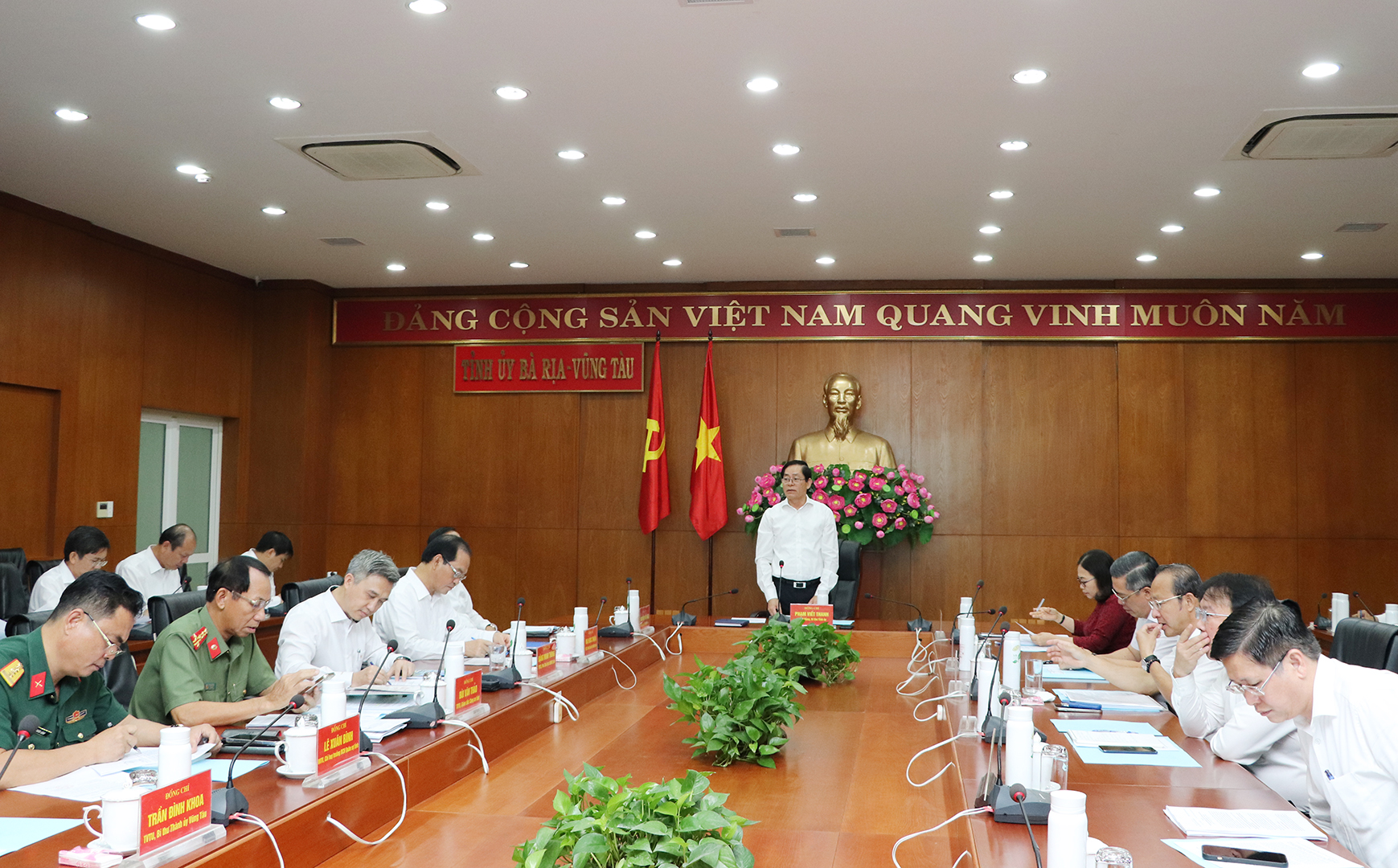 Quang cảnh buổi làm việc.