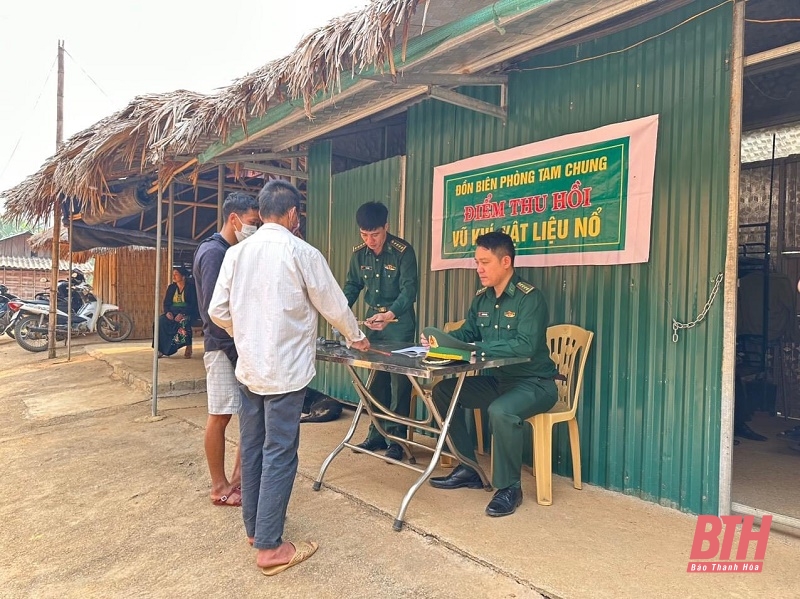 Đồn Biên phòng Tam Chung vận động Nhân dân giao nộp 87 vũ khí, vật liệu nổ 