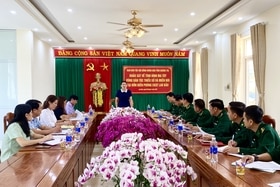 Ban Dân tộc HĐND tỉnh Quảng Trị làm việc với Đồn Biên phòng Cửa khẩu quốc tế Lao Bảo