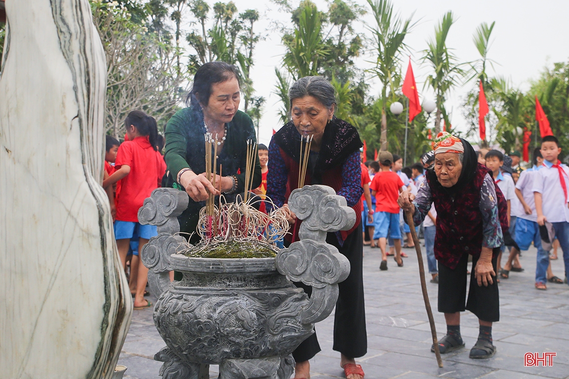 Cầu Nhe một sáng mai xanh thắm lòng tri ân...