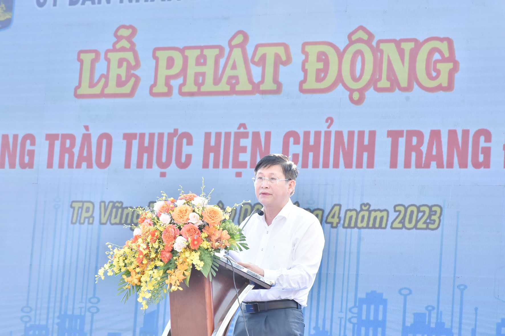 Ông Lê Ngọc Khánh, Phó Chủ tịch UBND tỉnh phát biểu phát động tổng chỉnh trang đô thị trên toàn tỉnh