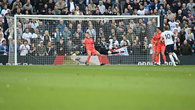 Newcastle, Tottenham tiếp tục đua tranh quyết liệt với Man Utd - 3