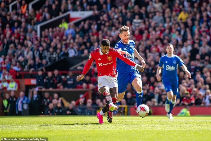 Man Utd trả giá đắt sau chiến thắng trước Everton - 3