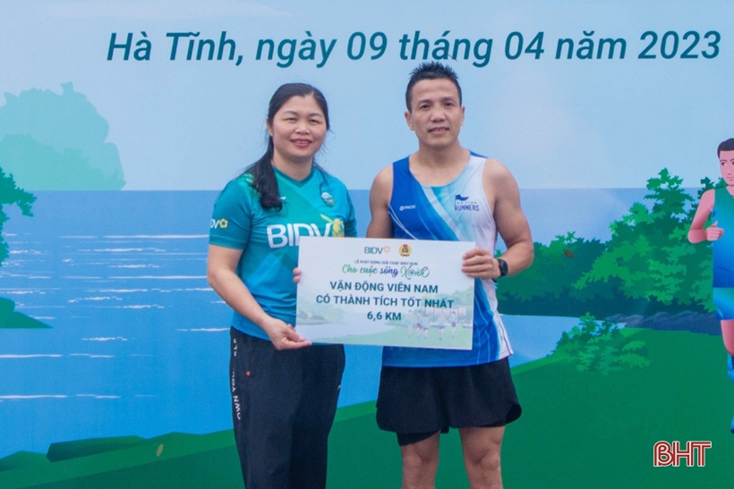 Hơn 300 vận động viên tham gia giải chạy “BIDV Run – Cho cuộc sống xanh 2023”