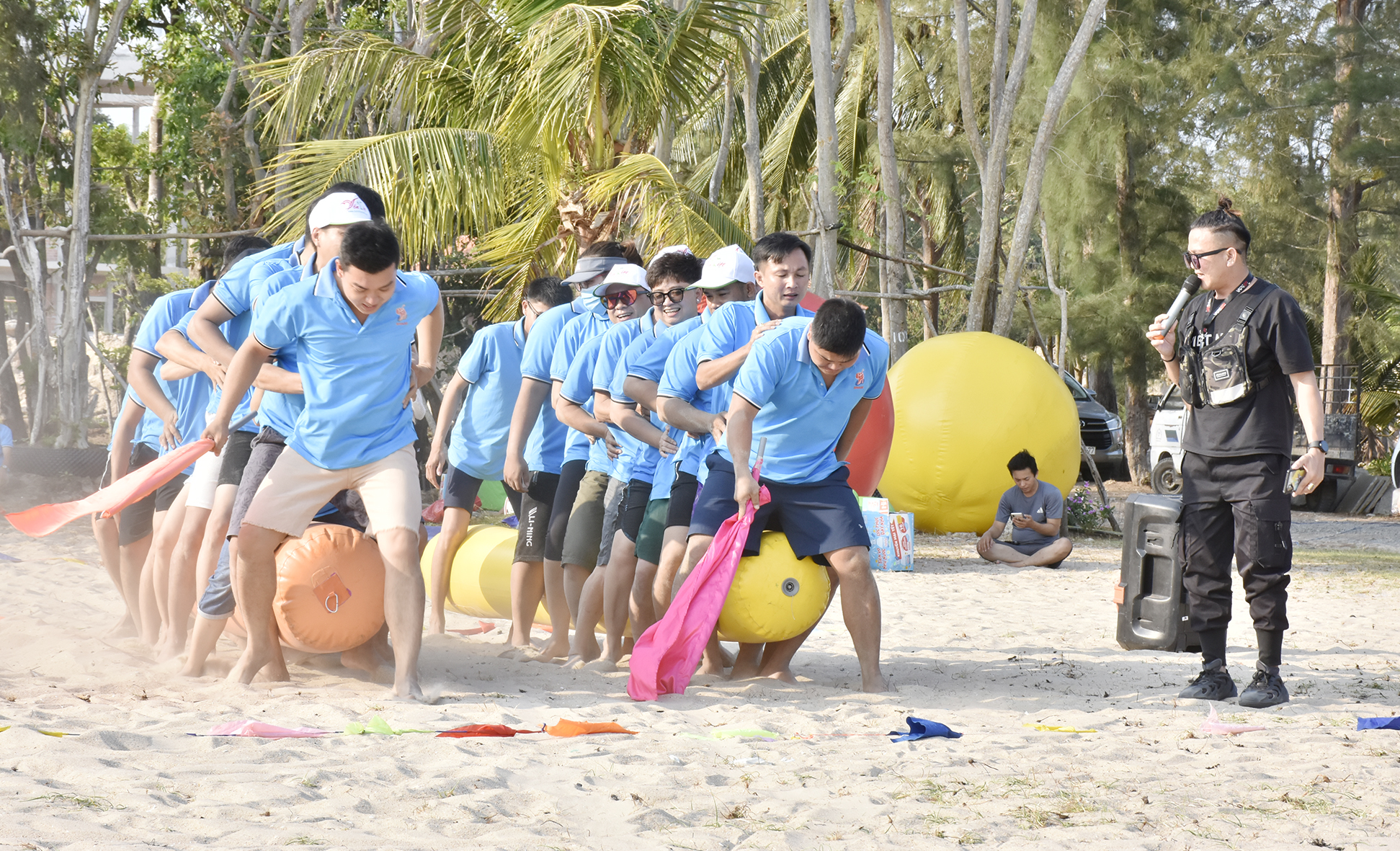 Một đoàn khách du lịch đến từ Bình Dương nghỉ dưỡng, chơi teambuilding tại Seava Hồ Tràm 