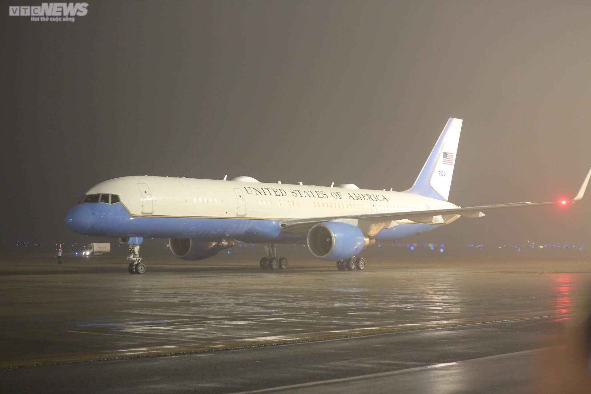 The First Pictures Of US Secretary Of State Antony Blinken In Vietnam ...