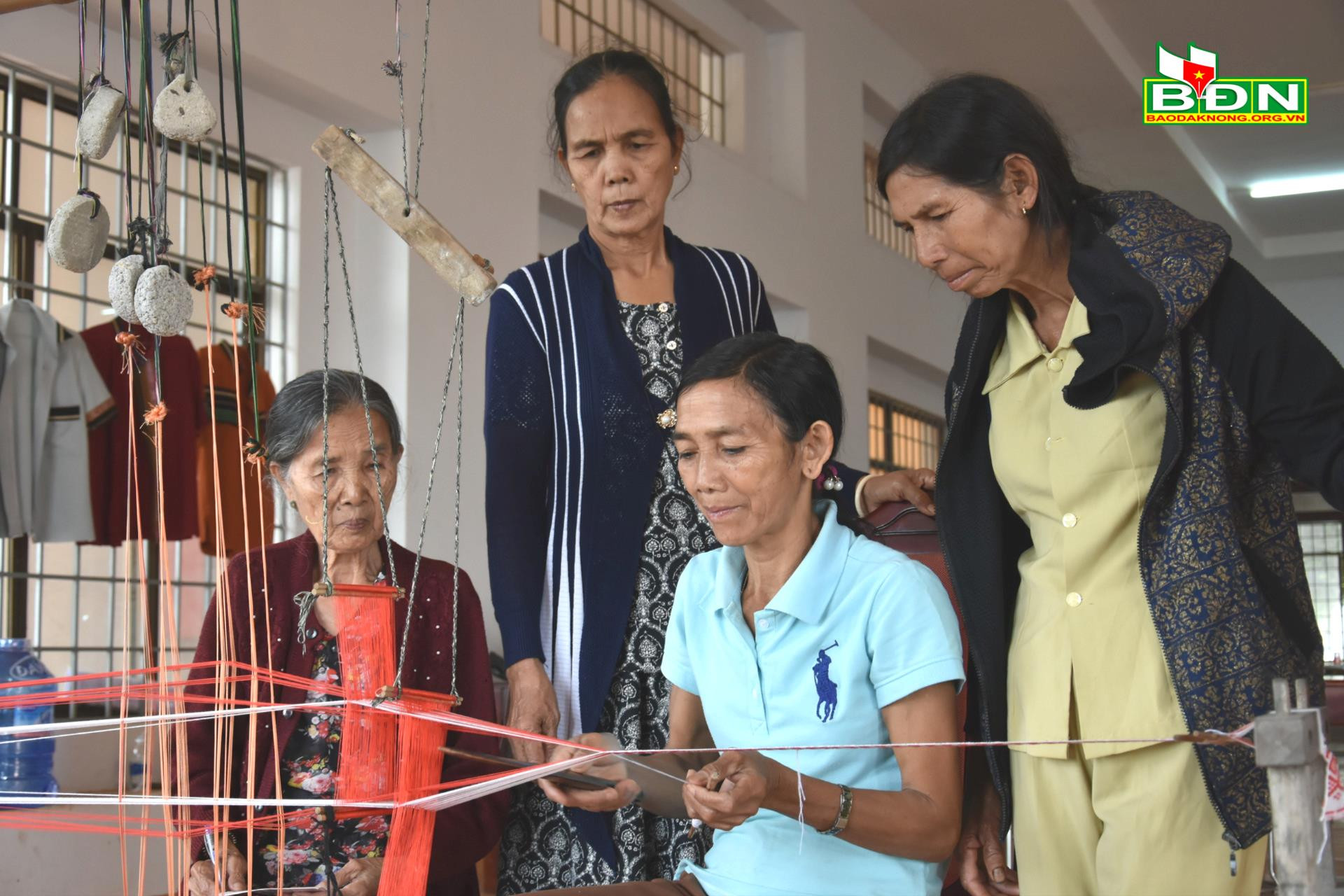 Keeping traditional jobs - Vietnam.vn