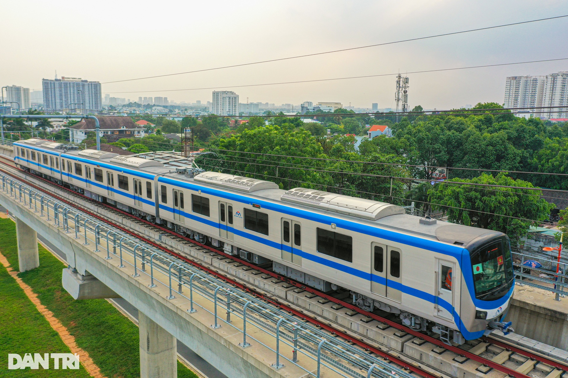 Metro train No. 1 has been tested for more than 12km through many ...