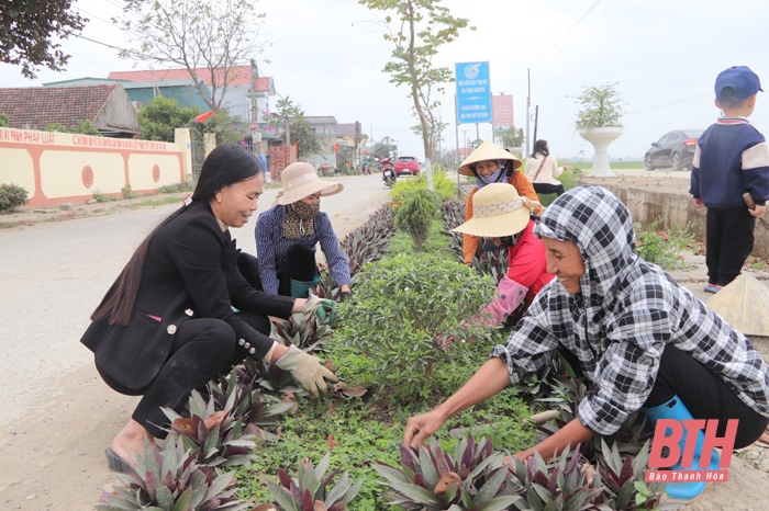 Chi hội trưởng phụ nữ nhiệt tình tham gia xây dựng nông thôn mới